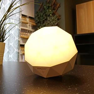 Berlian bola dalam lampu Meja