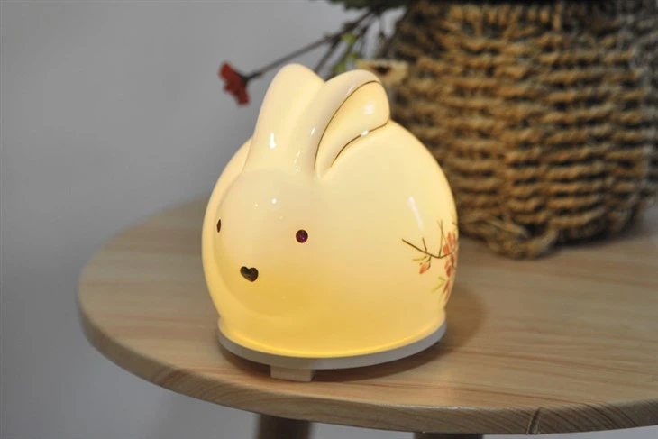 Lampu Porselin Kawalan Pertuturan Kelinci Gemuk